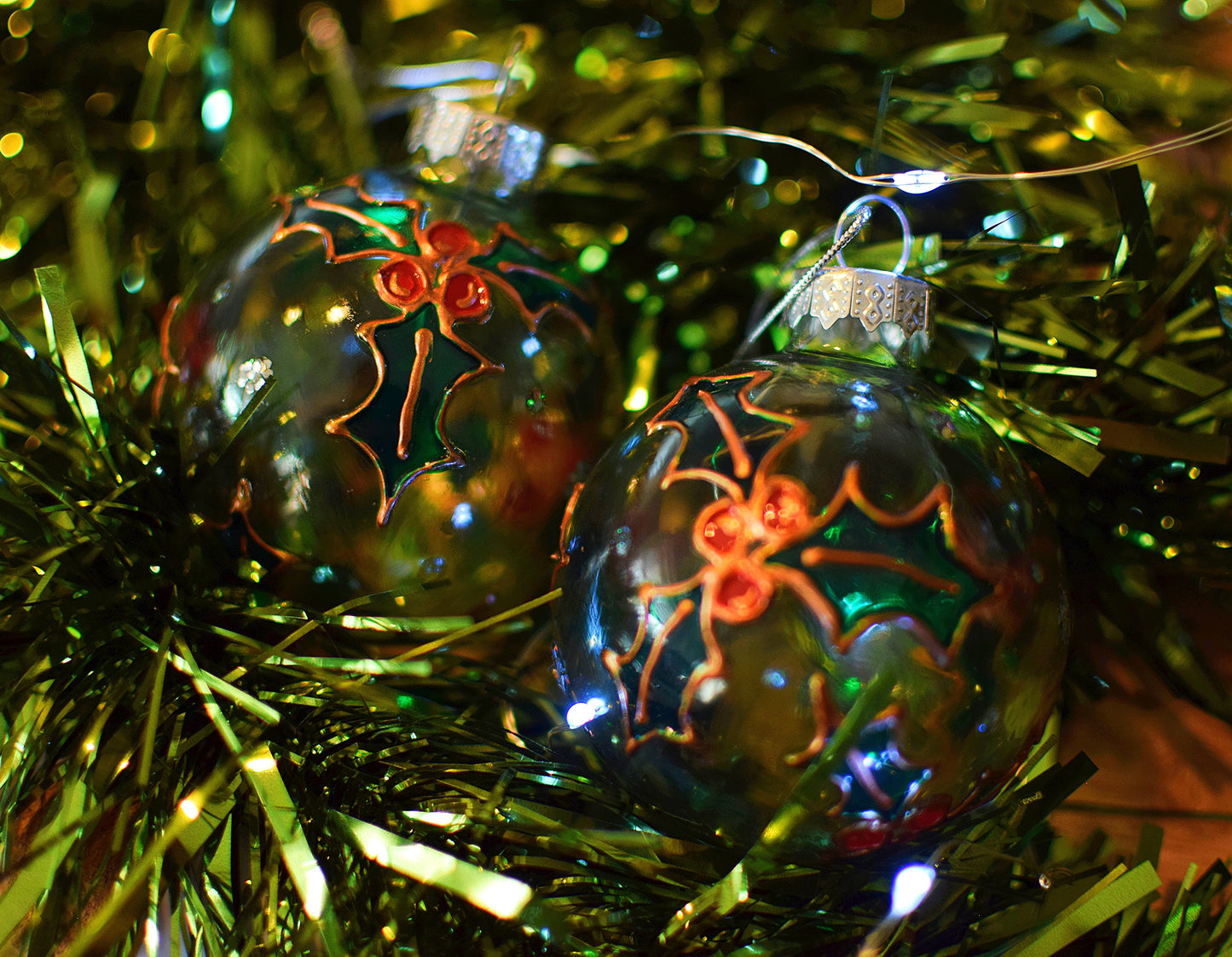 "Dazzle in Holly" Baubles