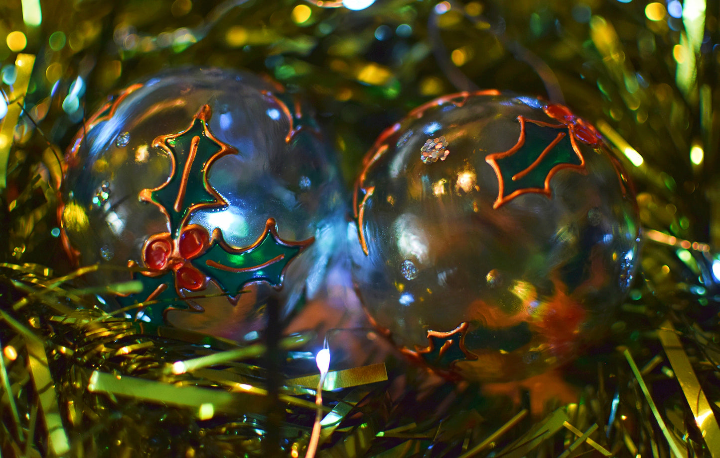 "Dazzle in Holly" Baubles