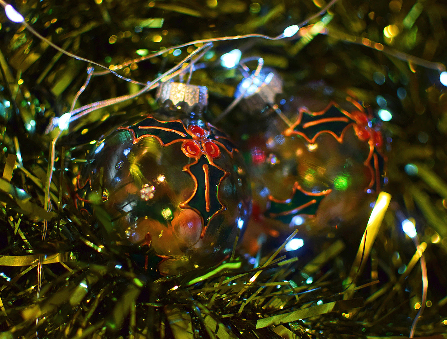 "Dazzle in Holly" Baubles